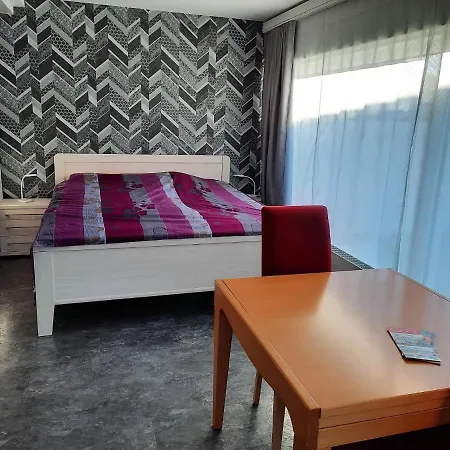 Christine בית נופש בורהאבה