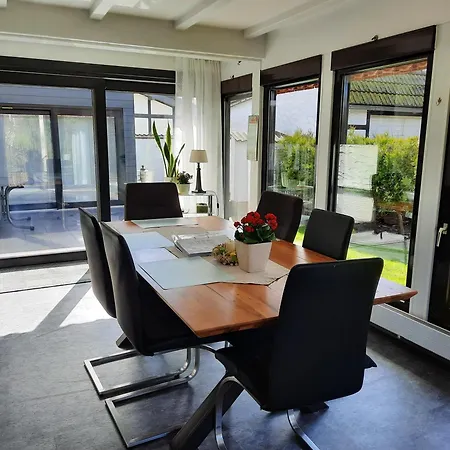 Christine בית נופש בורהאבה